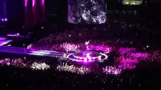 Madonna - Vogue (Sticky & Sweet Milan 14-07-2009)