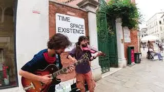 Amazing Buskers playing Jazz Manouche in the streets of Venice