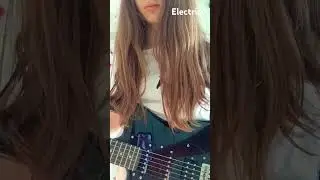 you can see the phone's reflection on the guitar 😭 #guitarist #sixstring