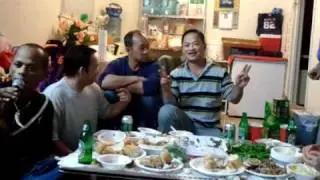 VietNamese & Black guy sing Chinese song!