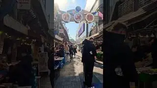 Multinational Vibes! Morning Rush at Ueno Ameyoko Market 🌏🍢 上野アメ横、午前中から凄まじい熱気！