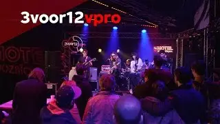 Menace Beach Sessie op Motel Moza&iuml;que 2015