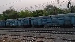BOXN wagon & Flat wagon fully loaded with rods steel plate WAG7 🆚Top view EMU passenger