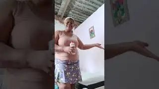 Limpando o colchão. 