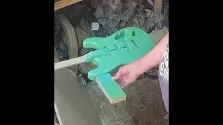 Опрыскивание выдержанной Strat в зеленом цвете Surf.