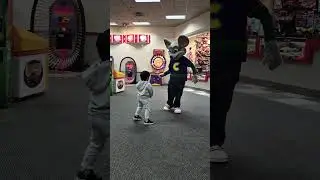 ✨️When the only kid in Chuck E. Cheese is my son,this is the result#chuckecheese  &lrm;⁨@Ariohassani⁩&nbsp;