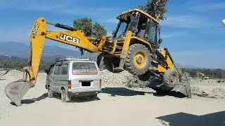 JCB SHOWING STUNT - MARUTI VAN PASSING UNDER THE JCB 3DX BACKHOE LOADER - JCB STUNT VIDEO