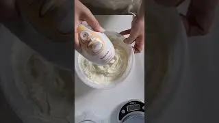 Нежный и воздушный крем маскарпоне, для прослойки тортов. Рецепт будет в комментариях &hearts;️👌