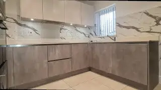 Splashwall Alloy White Marble effect Aluminium Splashback