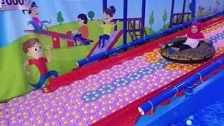Bermain di playground