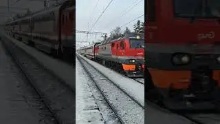 ЭП2К-406 с двухэтажным пасс. поездом следует мимо о.п. Цемгигант