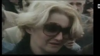 Maria Laura Rocchetti, in Ricci, con Eleonora Moro assiste alla traslazione del marito Domenico