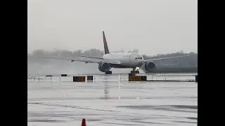 Rainy Delta 777-200LR take off, DTW