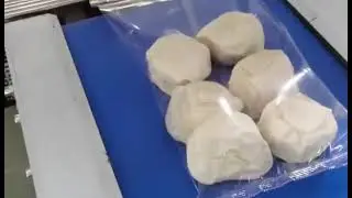 Bread packaging machine