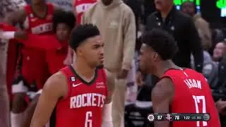 🤯 KJ Martin puts Zubac on a POSTER!
