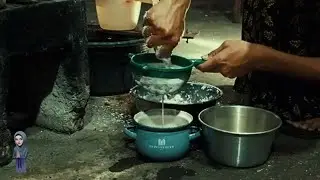 HOW A VILLAGER MAKES COCONUT JUICE TRADITIONALLY