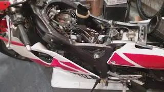 1992 Yamaha TZR250 3XV carburetor removal and cleaning