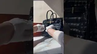 Unboxing an Herm&egrave;s Birkin 25 in Black Porosus Crocodile #hermesunboxing #birkin