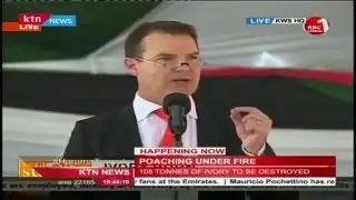 Dr. John Scanlan-Cities addresses Kenyans against poaching at the Ivory Burning site