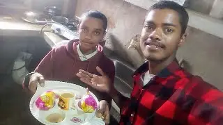 Rupesh ko frowd biskit de deya 😆