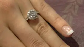 VR1039 Classic Round Cut Halo Engagement ring