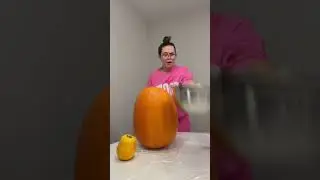 Carve a pumpkin with me🧡🎃 #girls #shorts #pumpkin