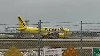 I caught 2 AIRBUS A321s, a JETBLUE  and a SPRIT planes takeoff in Palm Beach International Airport