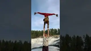 Hand to hand with a view #partneracrobatics #handtohand #pairacro #adagio #stunts #balancechallenge