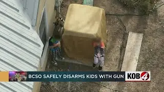 Video: BCSO safely disarms young children with gun