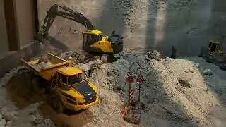DoubleE hydraulic Volvo excavator, doubleE electric plastic rock truck 