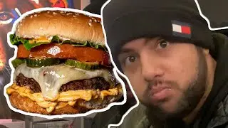 The CRAZIEST burger I have ever eaten! (NYC VLOG 3)