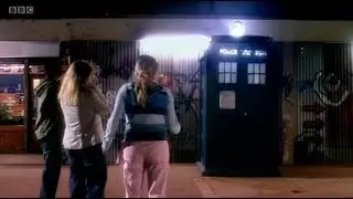 Doctor Who - Aliens of London - Jackie enters the TARDIS
