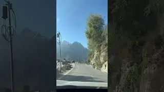 First snowfall of 2025❤️ #snowfall #manali #himachalwheather #himachal #travel #viral #shorts #yt