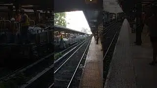 Southbound R46 Yellow S train entering Prospect Park