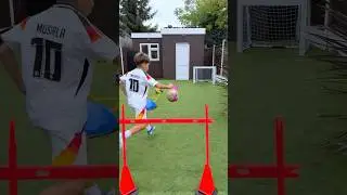 Don&rsquo;t miss this easy &hellip; football training!?😱 #soccer #football #skills #training