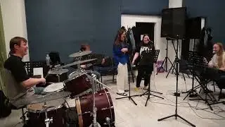 Spice Girls - Wannabe. Подхватили с одной ноты )))