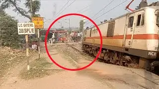 Dangerous High Speed farak Crossing :  Howrah Nai-Delhi Poorva Express 😜👍