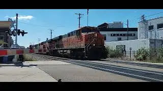 BNSF DUO ON 251