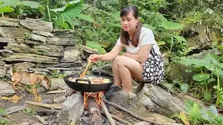 Survival Skills: Girl Cooking Pig Head In Forest #48