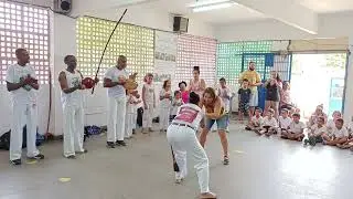 E a tia Alessandra Joga capoeira?