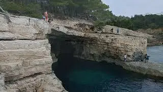 PULA-&Scaron;etnja prirodom Rt  Valovina, uvala Mužilj i  jama  Galebiana