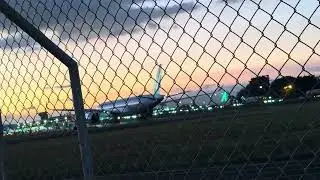 Despegue de avi&oacute;n ✈️ air plane take-off #airport #airplane #aviones 