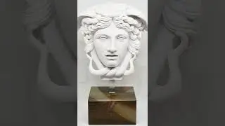 Почему логотипом Versace стала Медуза?