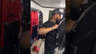 Moneybagg Yo STYLIST Dressing Him Before The Show #arkansas #funny #cmg #rapper #blockbabyjay #hippy