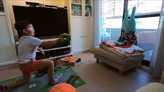 派出兔星人陪孩子玩新買的NERF槍..我去洗碗