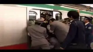 Japan Train Station Employees Pushing People Inside - Amazing How helpful they are