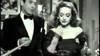 Margo Channing klatscht auf die Kacke (Bette Davis Verarsche)
