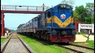 Late running Simanta Express (সীমান্ত এক্সপ্রেস) departing Jessore Jn Railway Station // BR