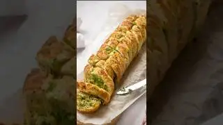 Learning & baking garlic bread in class 👩&zwj;🍳✨#bakingclass #learningbaking #garlicbread #breadmaking