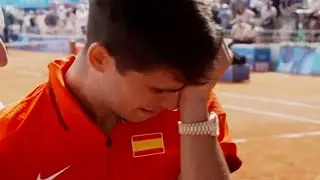 JO PARIS 2024 - Carlos Alcaraz fond en larmes apr&egrave;s sa d&eacute;faite en finale contre Novak Djokovic